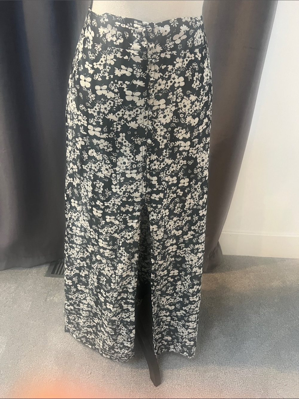 Express Black and White Floral Front-Slit Maxi Skirt